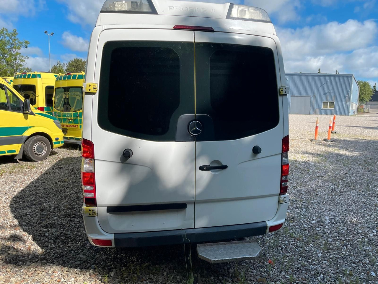 Mercedes-Benz Sprinter II Kasten 316 CDI Aut *Ambulance - سيارة إسعاف: صور 3 Mercedes-Benz Sprinter II Kasten 316 CDI Aut *Ambulance - سيارة إسعاف: صور 3
