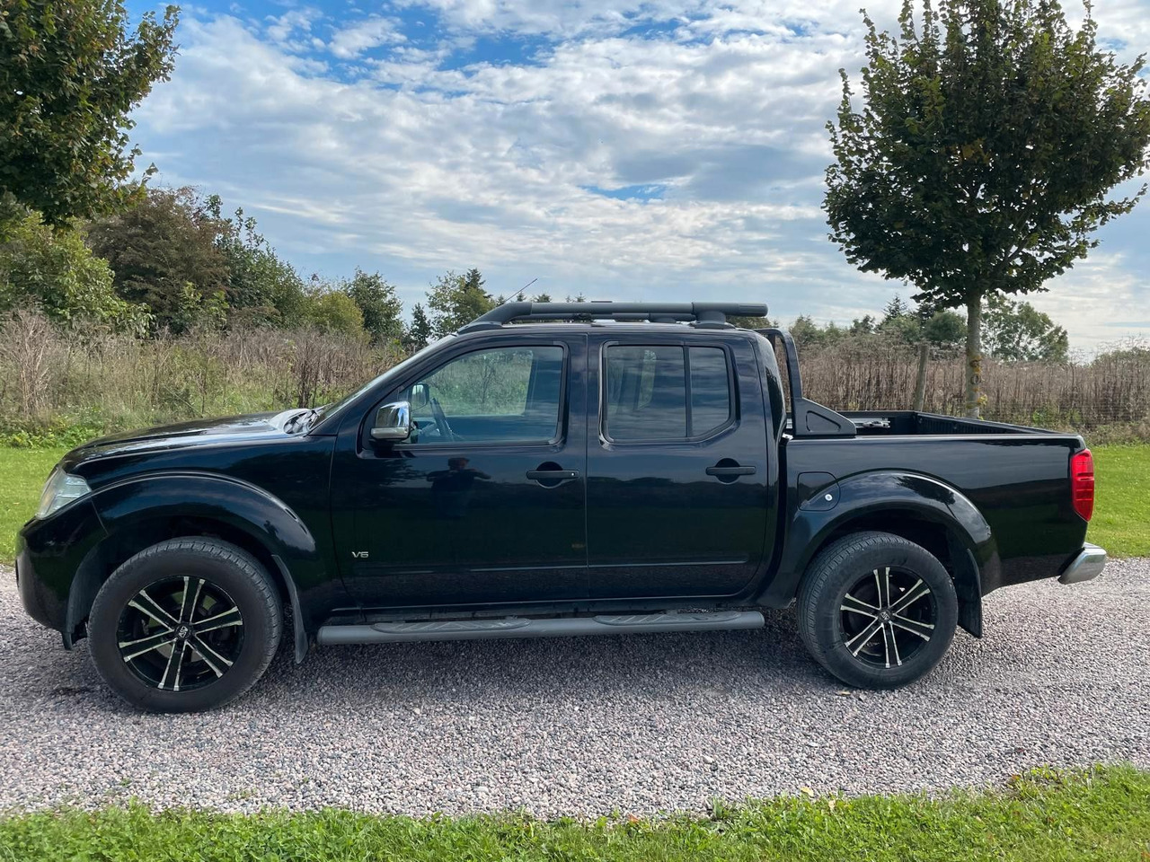 Nissan Navara Pickup Double Cab LE V6 4x4 LB - سيارة دفع رباعي: صور 2 Nissan Navara Pickup Double Cab LE V6 4x4 LB - سيارة دفع رباعي: صور 2