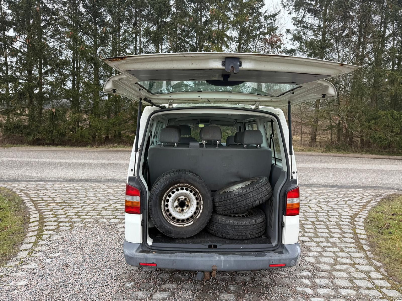 ميكروباص Volkswagen T5 Transporter 1.9 TDI *9 Sitze * 3900 €: صور 23 ميكروباص Volkswagen T5 Transporter 1.9 TDI *9 Sitze * 3900 €: صور 23