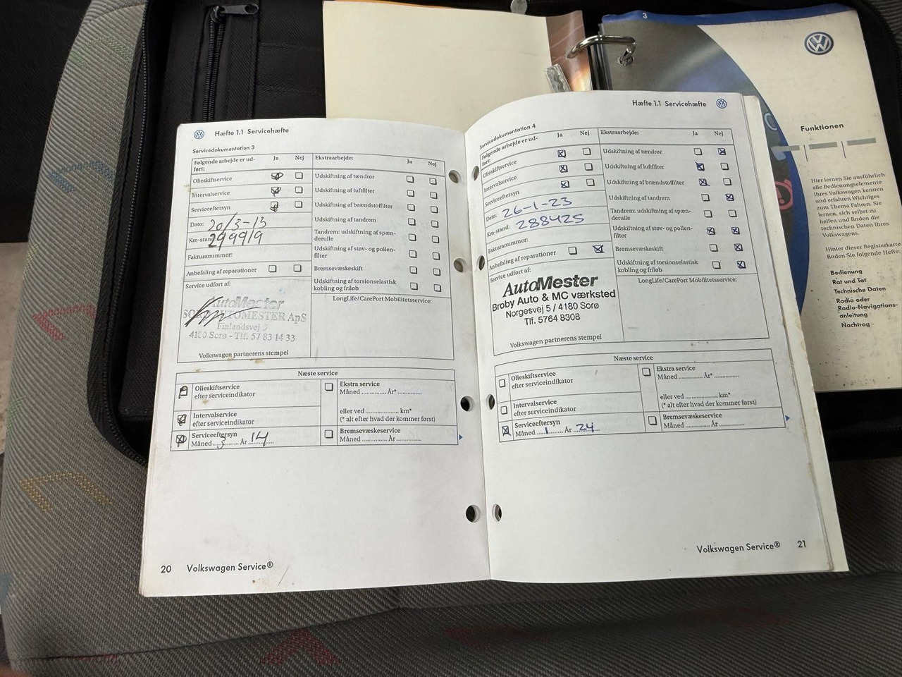 ميكروباص Volkswagen T5 Transporter 1.9 TDI *9 Sitze * 3900 €: صور 25 ميكروباص Volkswagen T5 Transporter 1.9 TDI *9 Sitze * 3900 €: صور 25