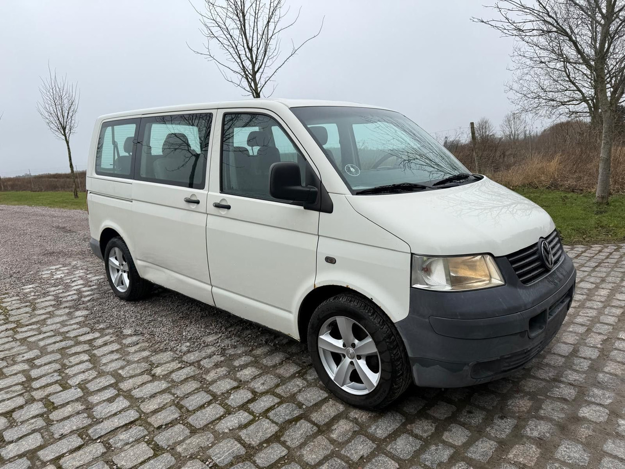 Volkswagen T5 Transporter 1.9 TDI *9 Sitze * 3900 € - ميكروباص: صور 1 Volkswagen T5 Transporter 1.9 TDI *9 Sitze * 3900 € - ميكروباص: صور 1