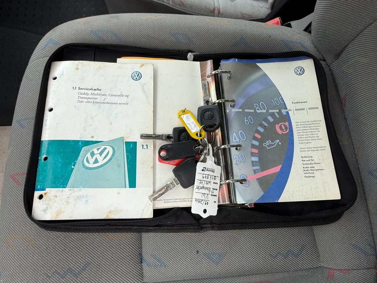 ميكروباص Volkswagen T5 Transporter 1.9 TDI *9 Sitze * 3900 €: صور 24 ميكروباص Volkswagen T5 Transporter 1.9 TDI *9 Sitze * 3900 €: صور 24