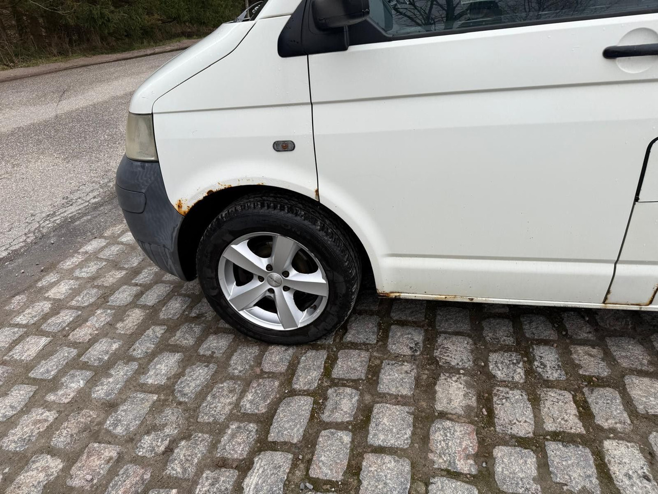 ميكروباص Volkswagen T5 Transporter 1.9 TDI *9 Sitze * 3900 €: صور 11 ميكروباص Volkswagen T5 Transporter 1.9 TDI *9 Sitze * 3900 €: صور 11