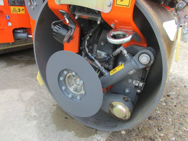 Hamm HD 12 i VV Walze 25.500 EUR - مدحلة: صور 3 Hamm HD 12 i VV Walze 25.500 EUR - مدحلة: صور 3