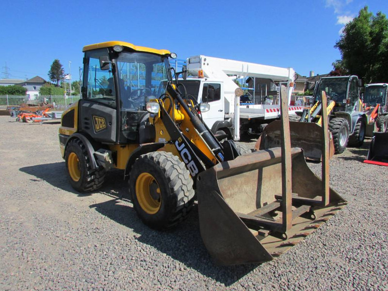 JCB 406 T4 Radlader 26.000 EUR - اللودر بعجل: صور 4 JCB 406 T4 Radlader 26.000 EUR - اللودر بعجل: صور 4