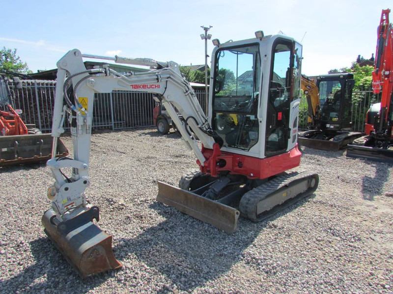 Takeuchi TB 325 R Minibagger 34.500 EUR - حفارة مصغرة: صور 2 Takeuchi TB 325 R Minibagger 34.500 EUR - حفارة مصغرة: صور 2