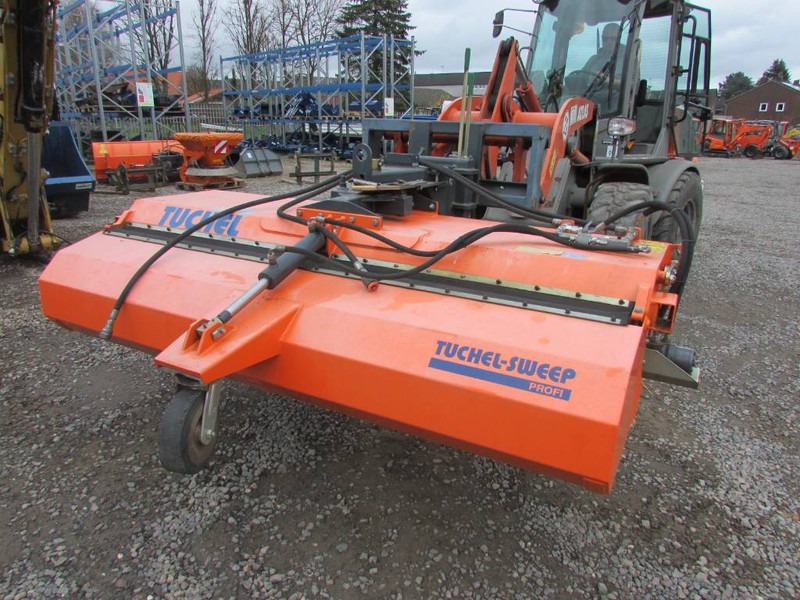 Tuchel Profi 600-230 Kehrbesen / 6.500 EUR - ملحقات - آلات البناء: صور 1 Tuchel Profi 600-230 Kehrbesen / 6.500 EUR - ملحقات - آلات البناء: صور 1