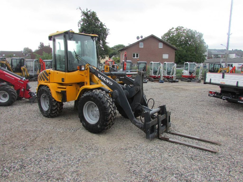 Volvo L 35 B-Z Radlader 16.000 EUR - اللودر بعجل: صور 4 Volvo L 35 B-Z Radlader 16.000 EUR - اللودر بعجل: صور 4