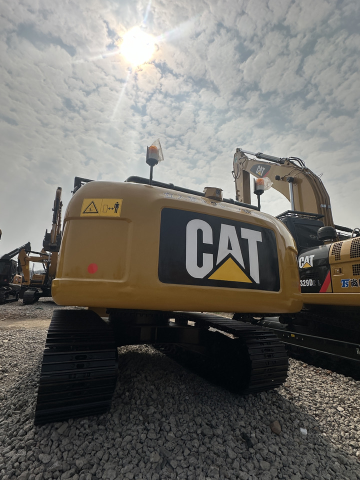 CATERPILLAR 320D2 - حفارة على عجلات: صور 2 CATERPILLAR 320D2 - حفارة على عجلات: صور 2