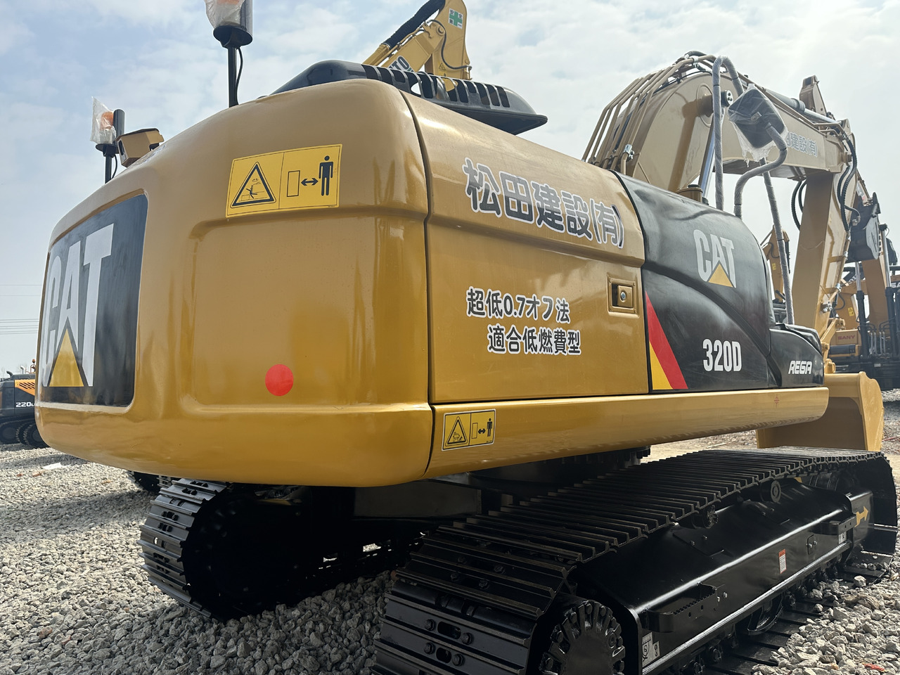 CATERPILLAR 320D2 - حفارة على عجلات: صور 3 CATERPILLAR 320D2 - حفارة على عجلات: صور 3