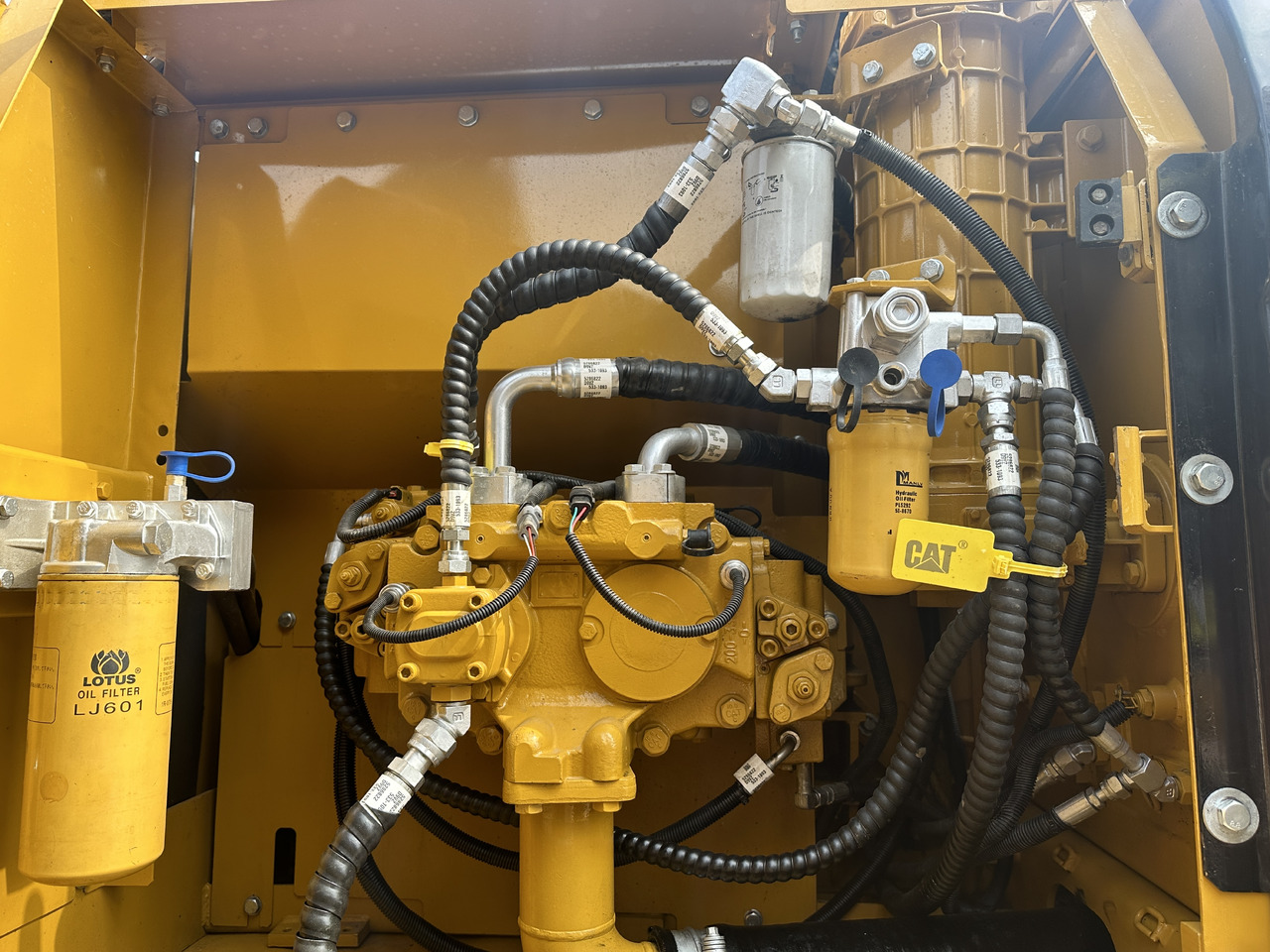 CATERPILLAR 320D2 - حفارات زحافة: صور 5 CATERPILLAR 320D2 - حفارات زحافة: صور 5