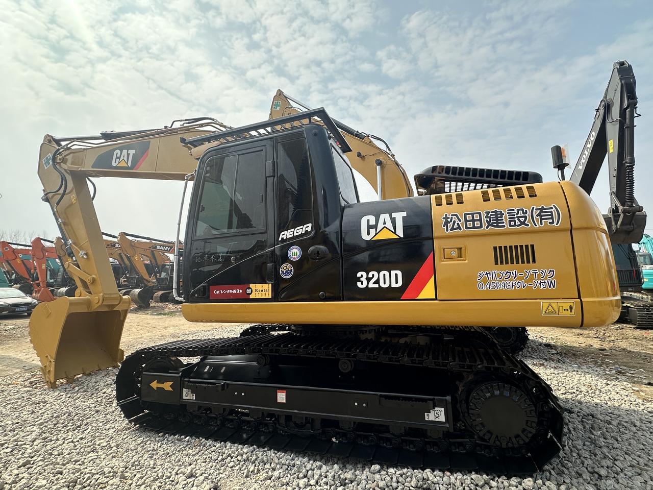 CATERPILLAR 320D2 - حفارة على عجلات: صور 1 CATERPILLAR 320D2 - حفارة على عجلات: صور 1