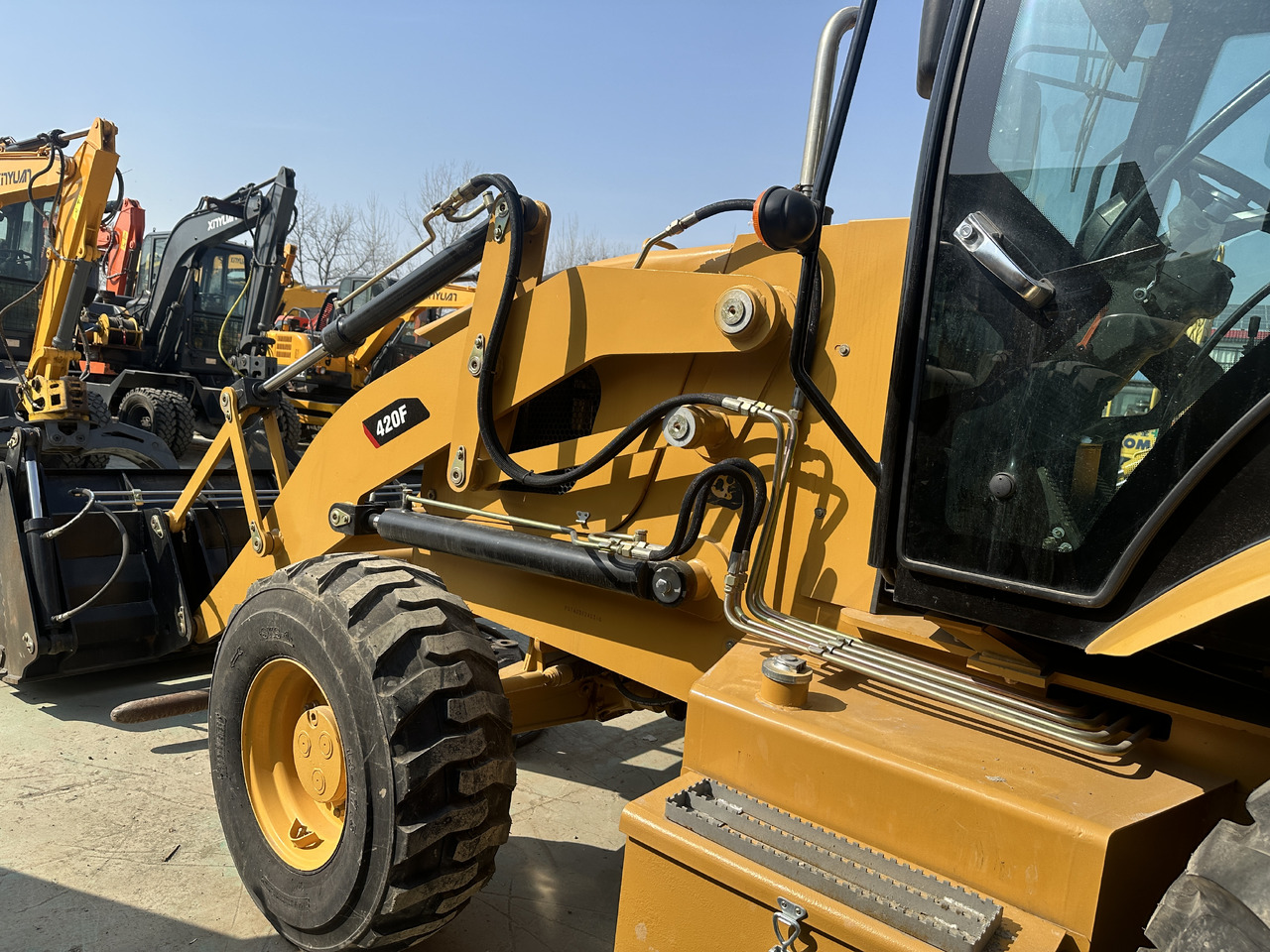 CATERPILLAR 420F - حفار متعدد الاستخدام: صور 5 CATERPILLAR 420F - حفار متعدد الاستخدام: صور 5