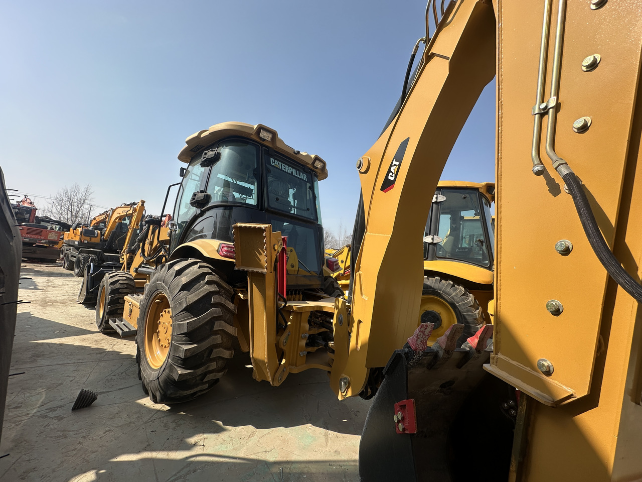 CATERPILLAR 420F - حفار متعدد الاستخدام: صور 4 CATERPILLAR 420F - حفار متعدد الاستخدام: صور 4