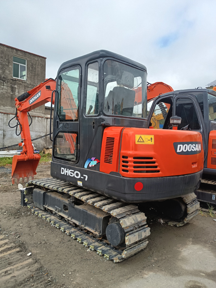 DOOSAN DH60-7 - حفارة مصغرة: صور 4 DOOSAN DH60-7 - حفارة مصغرة: صور 4