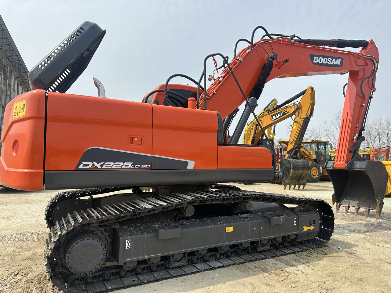 DOOSAN DX225LC-9C - حفارات زحافة: صور 1 DOOSAN DX225LC-9C - حفارات زحافة: صور 1
