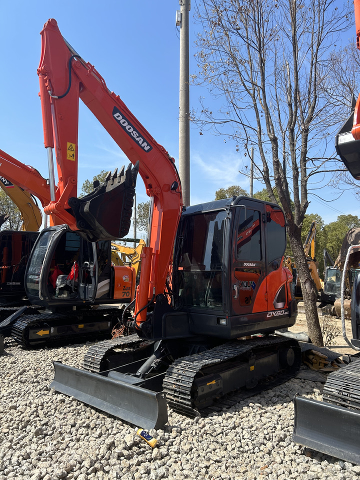Doosan DX60 - حفارات زحافة: صور 3 Doosan DX60 - حفارات زحافة: صور 3