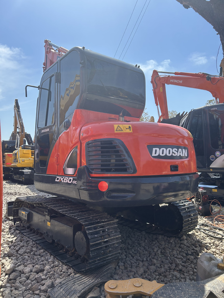 Doosan DX60 - حفارات زحافة: صور 4 Doosan DX60 - حفارات زحافة: صور 4