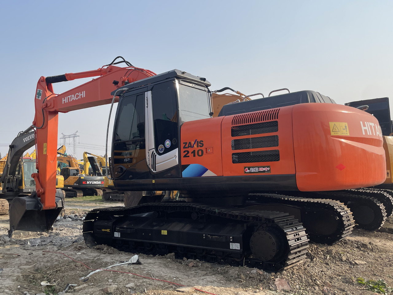 HITACHI ZX210 - حفارات زحافة: صور 1 HITACHI ZX210 - حفارات زحافة: صور 1