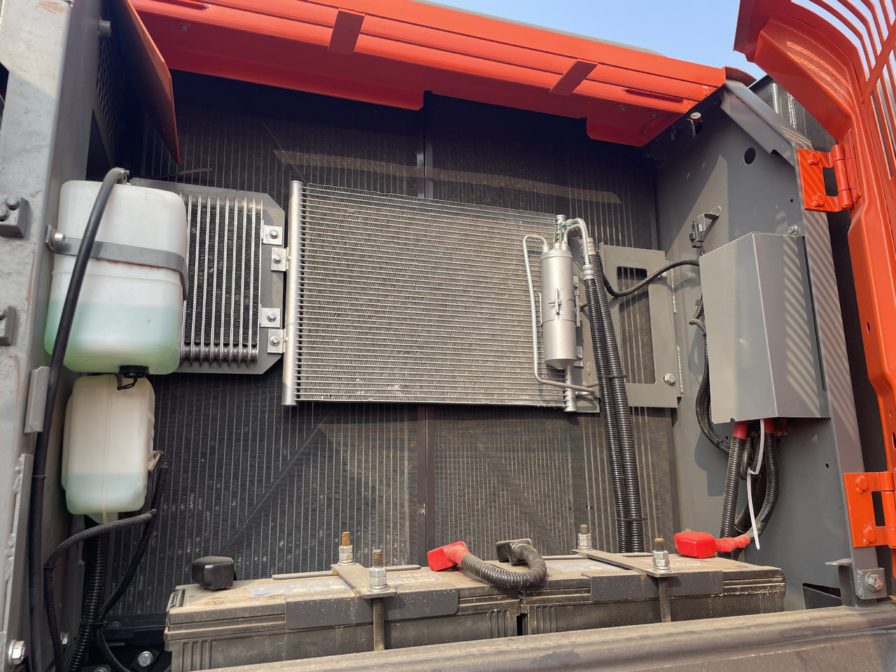 HITACHI ZX240 - حفارات زحافة: صور 3 HITACHI ZX240 - حفارات زحافة: صور 3