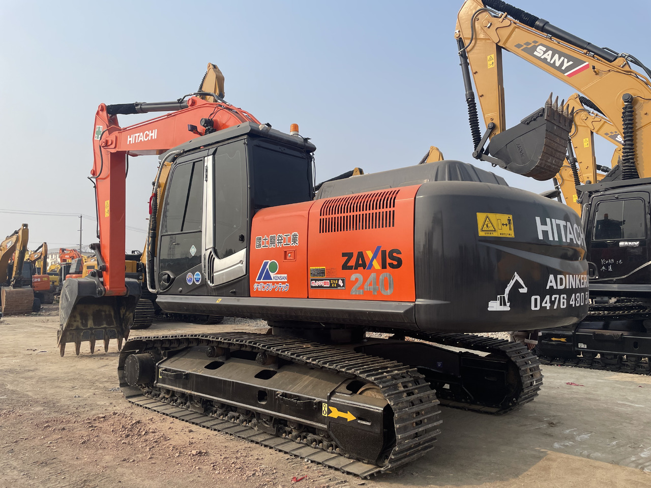HITACHI ZX240 - حفارات زحافة: صور 1 HITACHI ZX240 - حفارات زحافة: صور 1