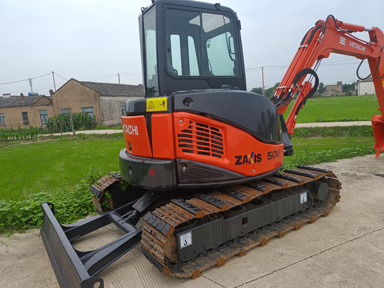 HITACHI ZX50U-2 - حفارة مصغرة: صور 2 HITACHI ZX50U-2 - حفارة مصغرة: صور 2