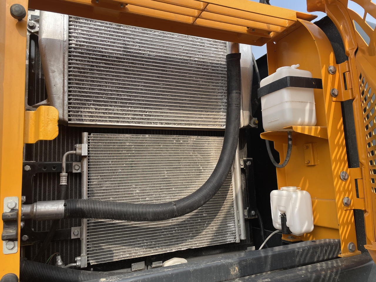 Hyundai R220LC-9S - حفارات زحافة: صور 2 Hyundai R220LC-9S - حفارات زحافة: صور 2