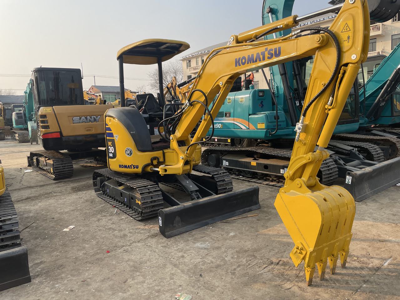 KOMATSU PC30MR-3 - حفارة مصغرة: صور 2 KOMATSU PC30MR-3 - حفارة مصغرة: صور 2