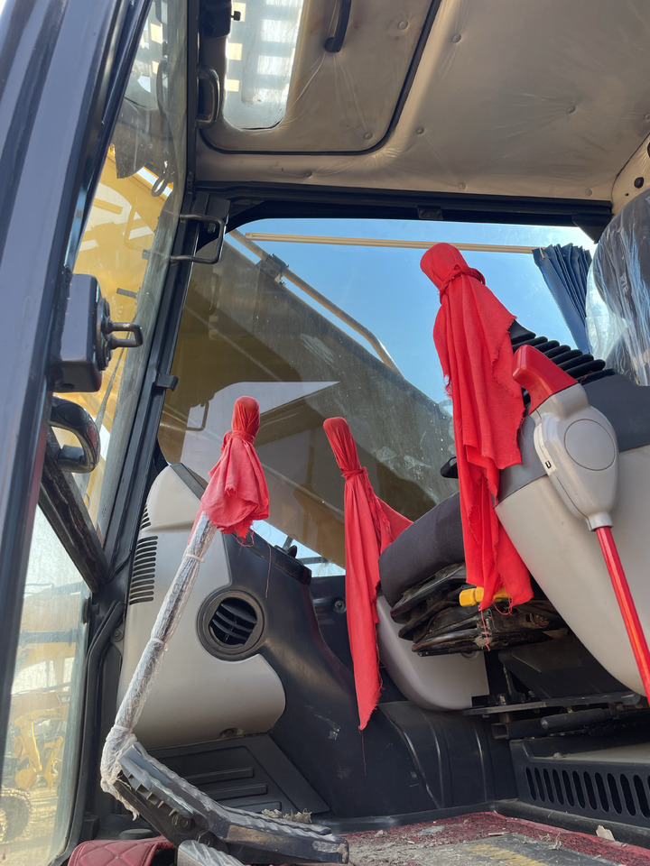 Komatsu PC 210LC - حفارات زحافة: صور 5 Komatsu PC 210LC - حفارات زحافة: صور 5