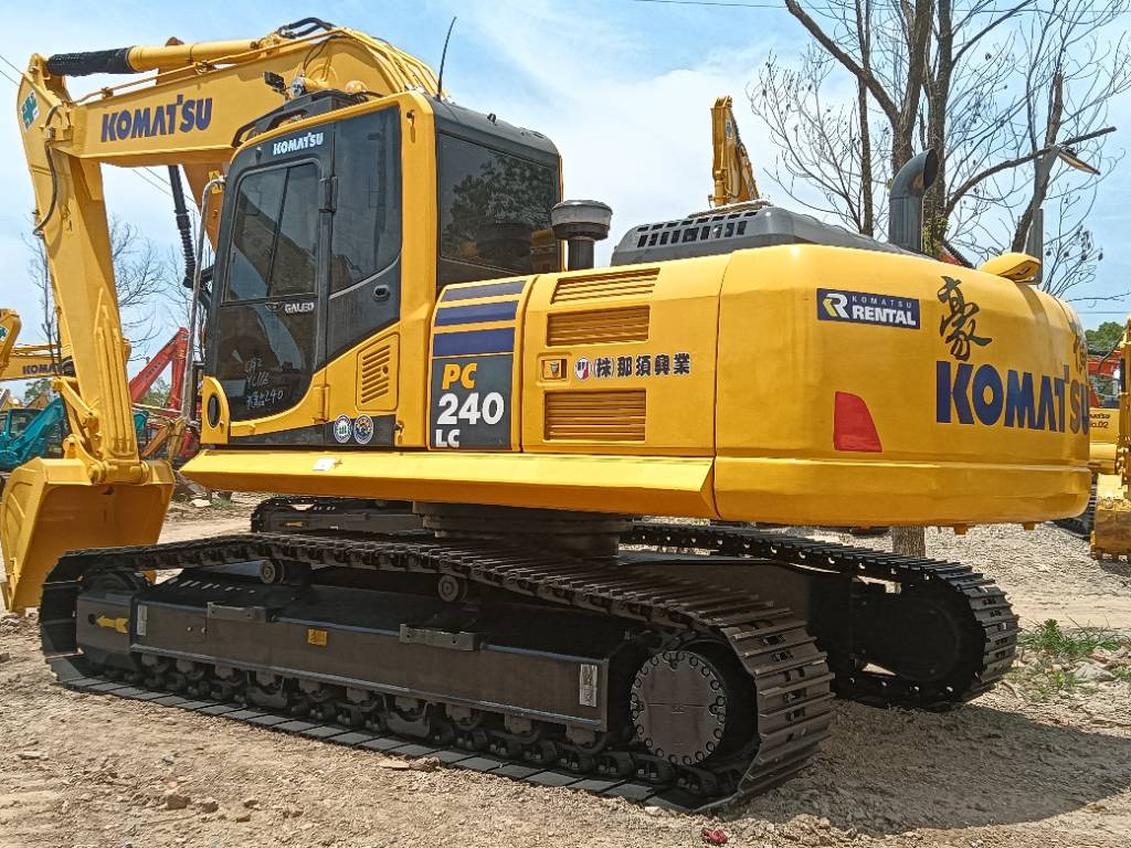 Komatsu PC 240 LC - حفارات زحافة: صور 1 Komatsu PC 240 LC - حفارات زحافة: صور 1