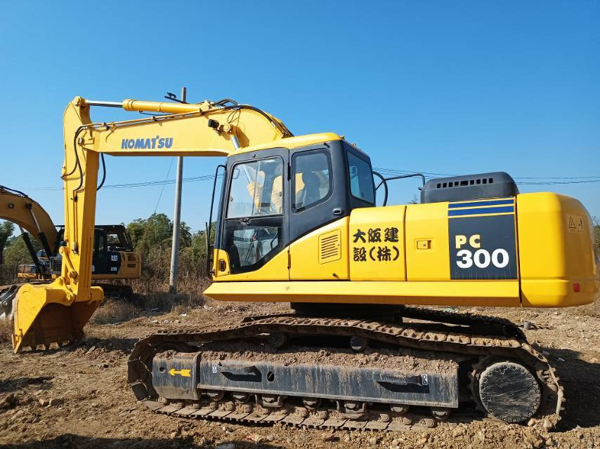 Komatsu PC 300  - حفارات زحافة: صور 1 Komatsu PC 300  - حفارات زحافة: صور 1