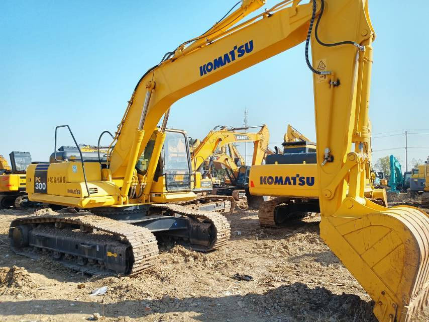 Komatsu PC 300  - حفارات زحافة: صور 3 Komatsu PC 300  - حفارات زحافة: صور 3