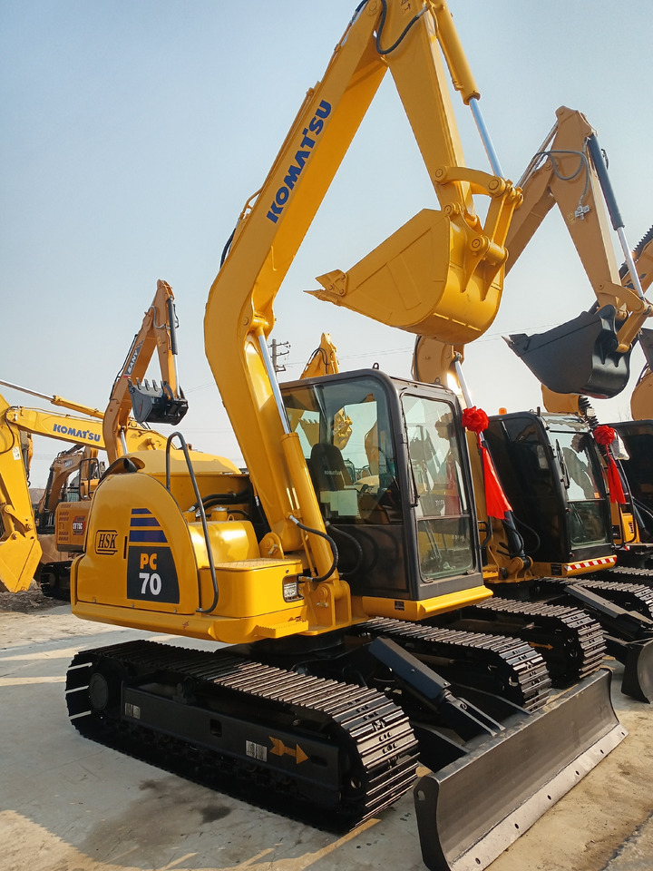 Komatsu PC70 - حفارات زحافة: صور 4 Komatsu PC70 - حفارات زحافة: صور 4