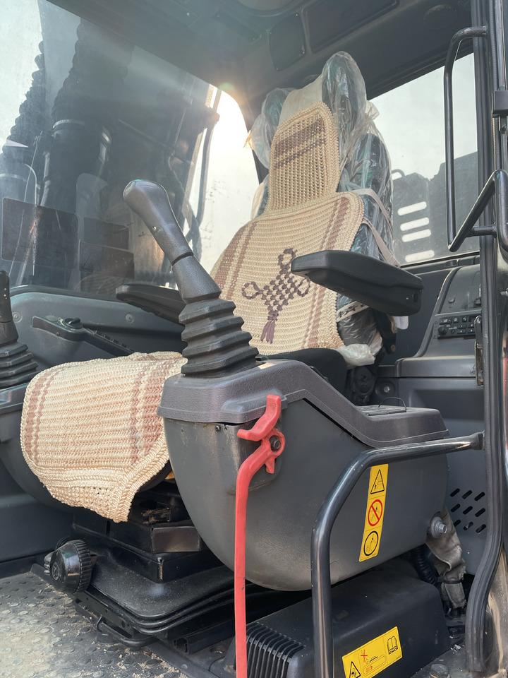 VOLVO EC140 - حفارات زحافة: صور 5 VOLVO EC140 - حفارات زحافة: صور 5