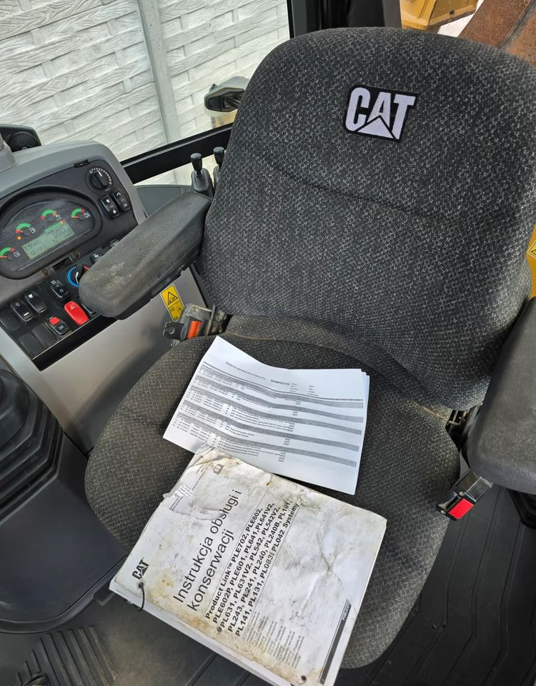 Caterpillar - حفار متعدد الاستخدام: صور 4 Caterpillar - حفار متعدد الاستخدام: صور 4