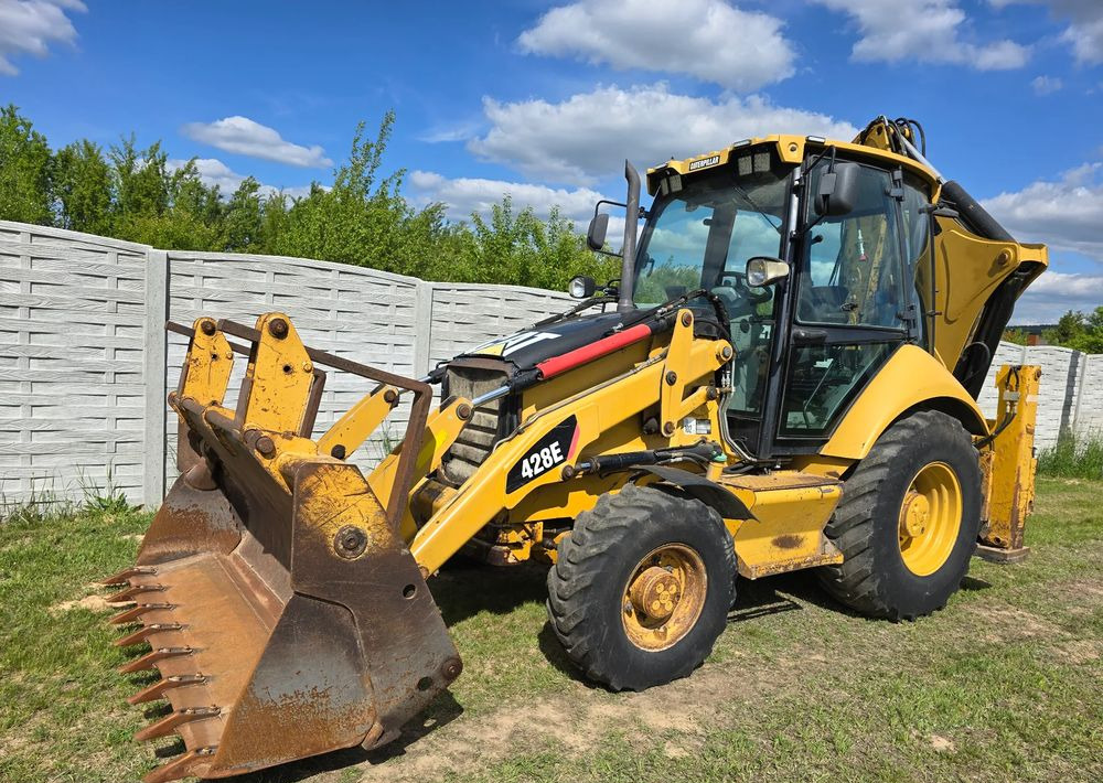 Caterpillar - حفار متعدد الاستخدام: صور 1 Caterpillar - حفار متعدد الاستخدام: صور 1