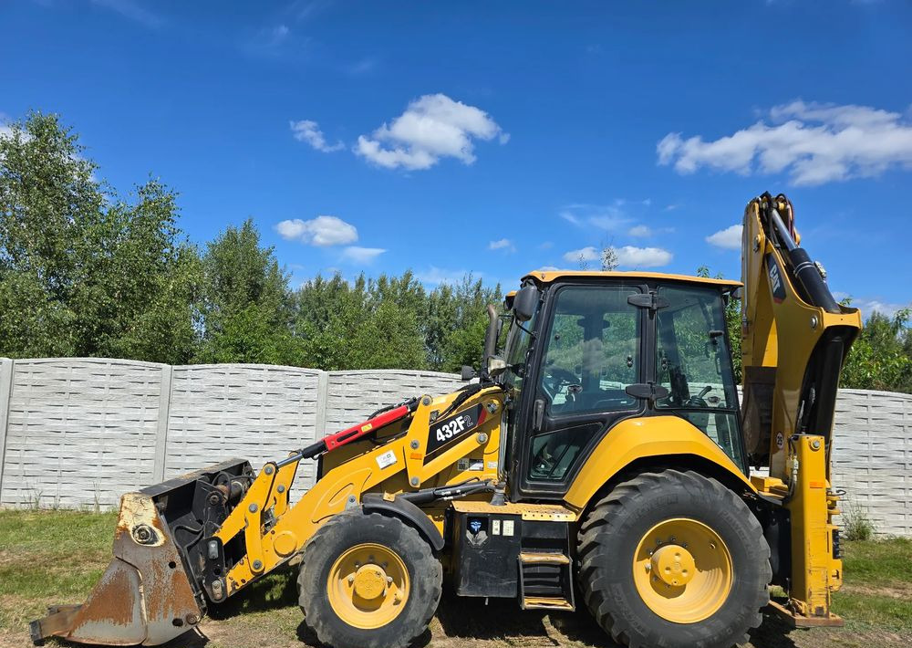 Caterpillar - حفار متعدد الاستخدام: صور 5 Caterpillar - حفار متعدد الاستخدام: صور 5