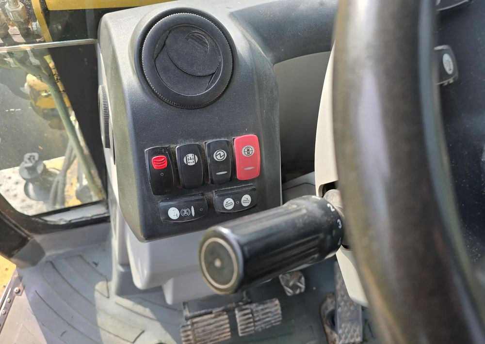 Caterpillar - حفار متعدد الاستخدام: صور 4 Caterpillar - حفار متعدد الاستخدام: صور 4