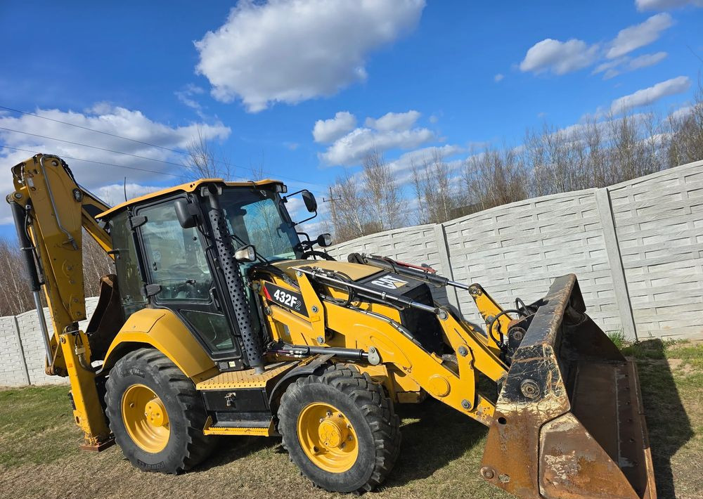 Caterpillar - حفار متعدد الاستخدام: صور 2 Caterpillar - حفار متعدد الاستخدام: صور 2