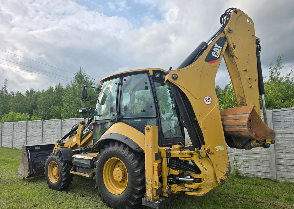 Caterpillar - حفار متعدد الاستخدام: صور 5 Caterpillar - حفار متعدد الاستخدام: صور 5
