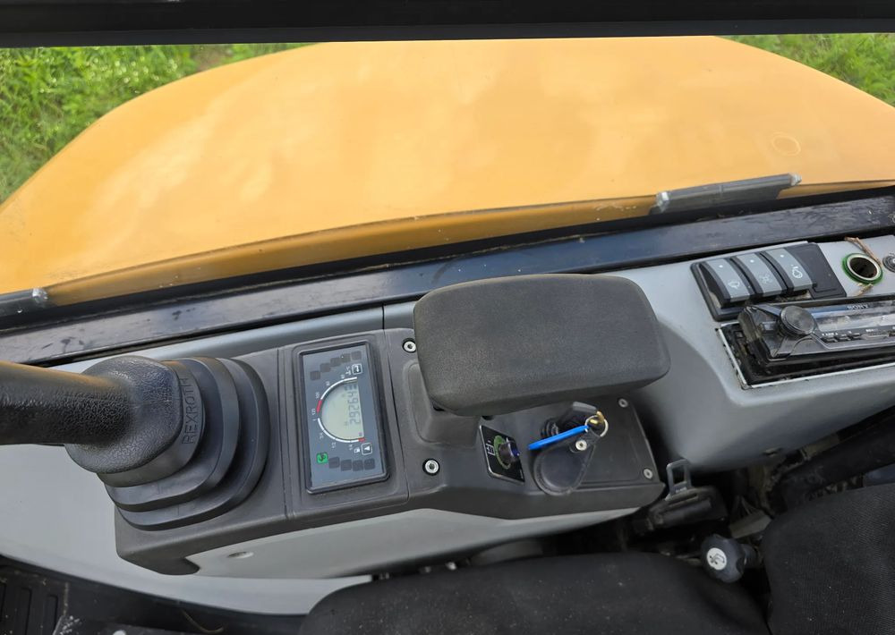 Caterpillar - حفارة مصغرة: صور 4 Caterpillar - حفارة مصغرة: صور 4