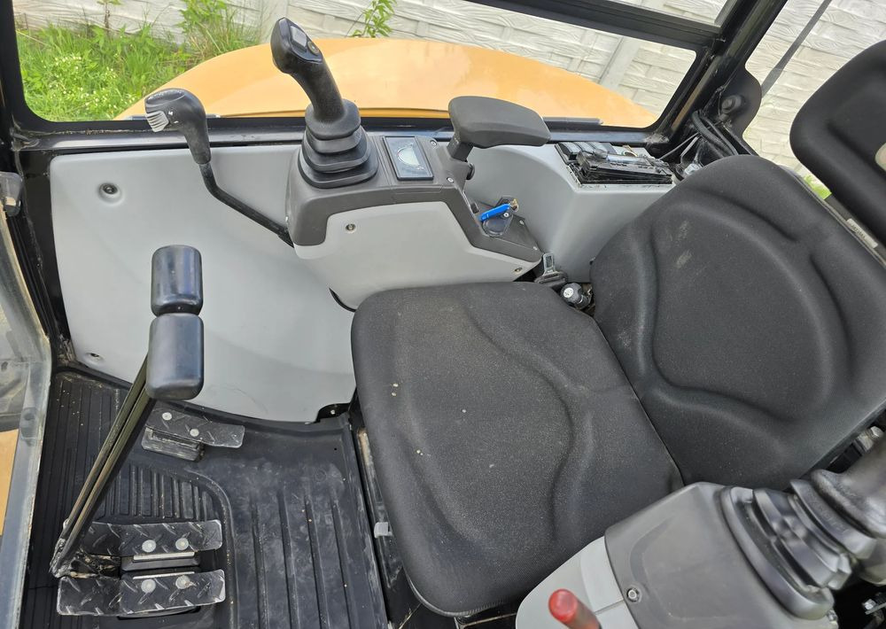 Caterpillar - حفارة مصغرة: صور 5 Caterpillar - حفارة مصغرة: صور 5