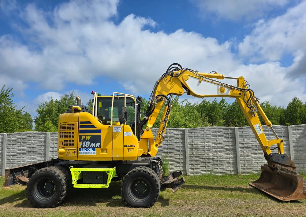 Komatsu - حفارة على عجلات: صور 1 Komatsu - حفارة على عجلات: صور 1
