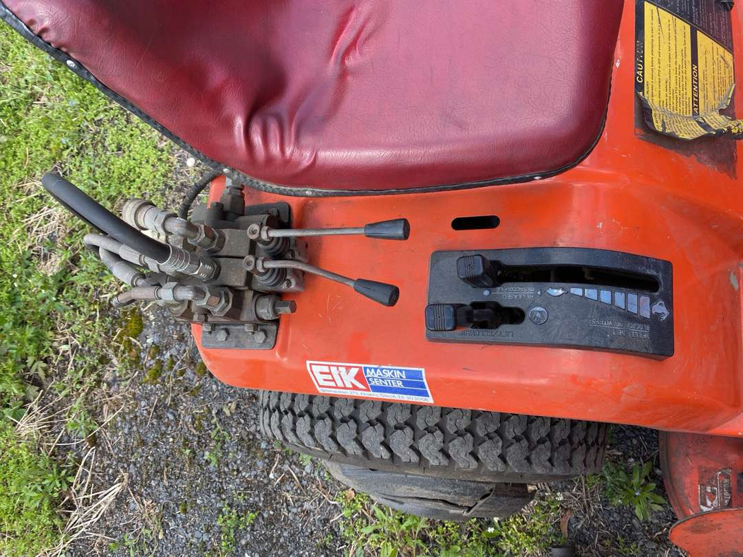 جزازة المروج 2000 Kubota G1700//Sitteklipper med feier og oppsamler: صور 11