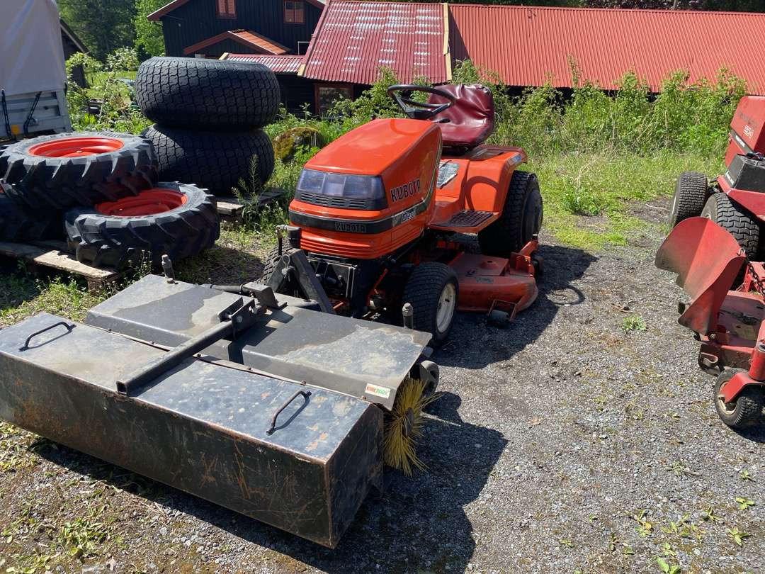 2000 Kubota G1700//Sitteklipper med feier og oppsamler - جزازة المروج: صور 1 2000 Kubota G1700//Sitteklipper med feier og oppsamler - جزازة المروج: صور 1