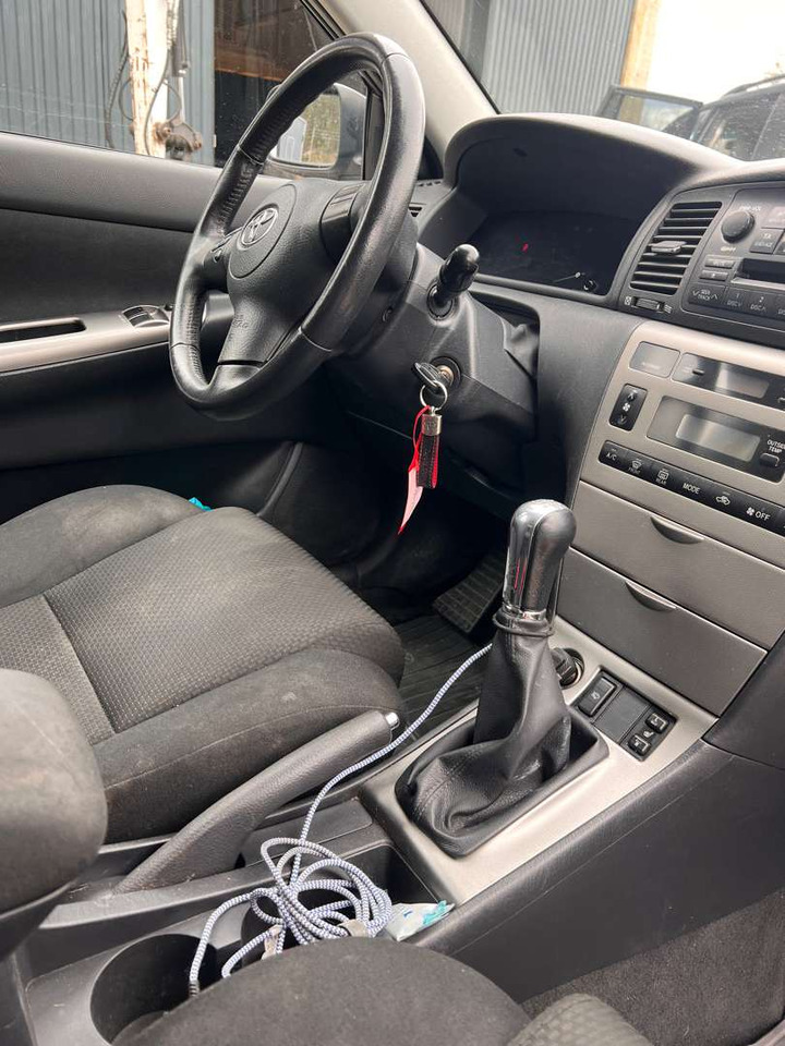 2004 Toyota Corolla 2-dørs - سيارة: صور 5 2004 Toyota Corolla 2-dørs - سيارة: صور 5