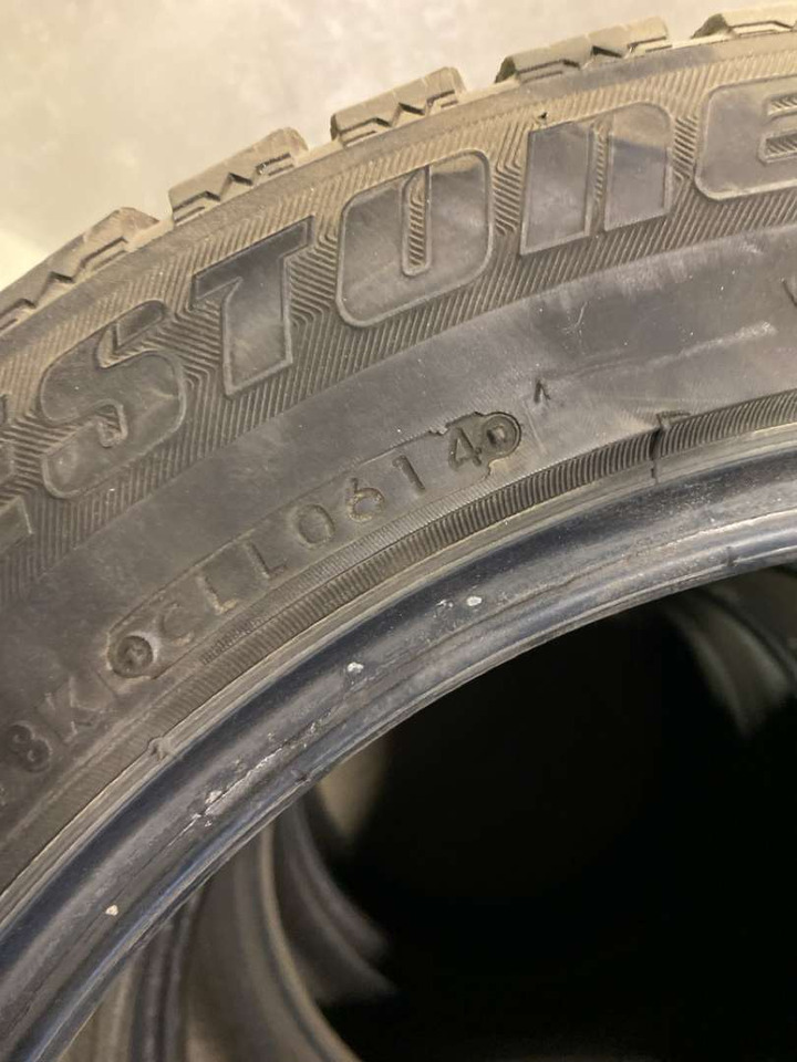 Bridgestone Blizzak WS70 vinterdekk - الأدوات والمعدات: صور 3 Bridgestone Blizzak WS70 vinterdekk - الأدوات والمعدات: صور 3