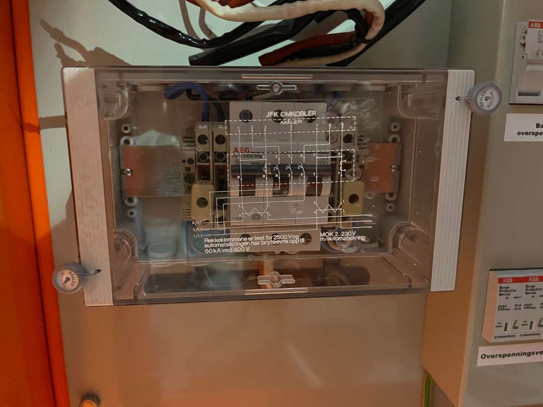 Holte strømskap 230 V - الأدوات والمعدات: صور 5 Holte strømskap 230 V - الأدوات والمعدات: صور 5