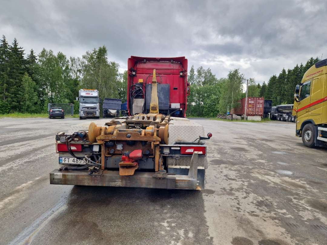 Scania R580 Brøytebil med sideplog og hydraulisk saltsystem - شاحنة ذات الخطاف: صور 4 Scania R580 Brøytebil med sideplog og hydraulisk saltsystem - شاحنة ذات الخطاف: صور 4