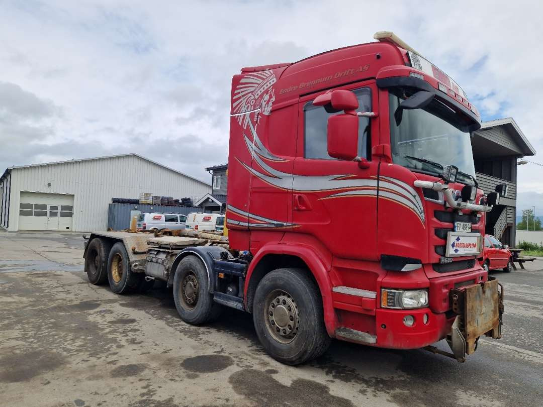 Scania R580 Brøytebil med sideplog og hydraulisk saltsystem - شاحنة ذات الخطاف: صور 3 Scania R580 Brøytebil med sideplog og hydraulisk saltsystem - شاحنة ذات الخطاف: صور 3